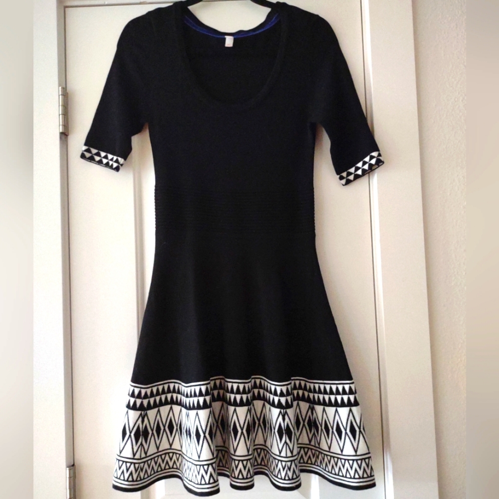 Xhilaration SZ M BW Knit Like Brand New Gorgeous Dress